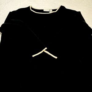 Elisabeth by Liz Claiborne black sweater size 1X.  Excellent condition.